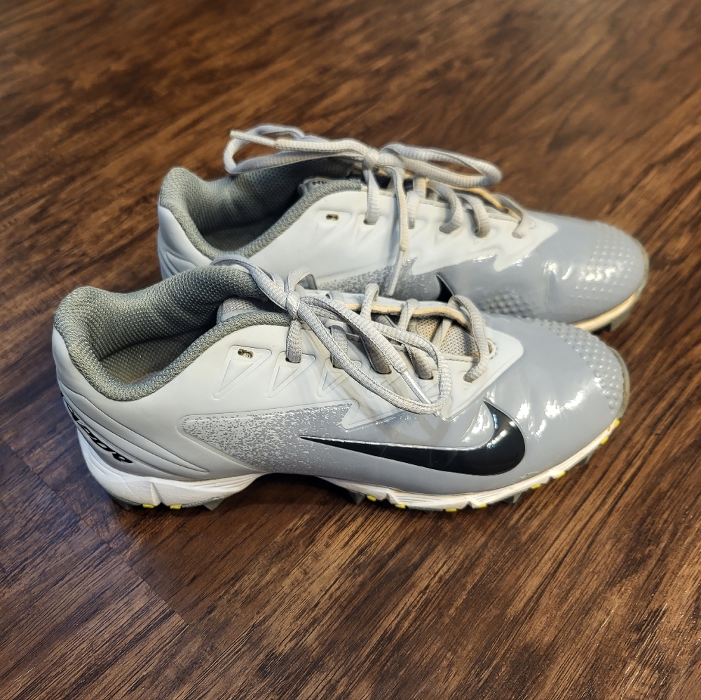 Youth Nike Vapor cleats size 3.5